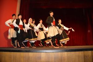 Glej lušno je pr' nas s plesalci in pevci z različnih koncev 8